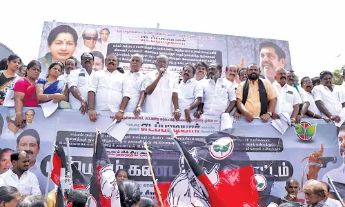தி.மு.க. அரசை கண்டித்து தஞ்சையில் அ.தி.மு.க ஆர்ப்பாட்டம்