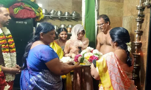 நடிகை சமந்தாவுடன் செல்பி எடுத்து கொண்ட பொதுமக்கள்