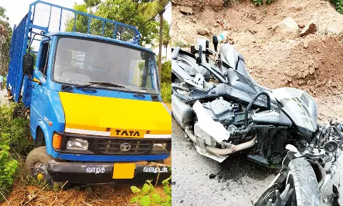 பைக் மீது மினி லாரி மோதி வாலிபர் சாவு