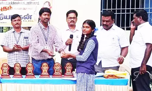 அரசு ஆதிதிராவிட பெண்கள் பள்ளியில் பொதுத் தேர்வில் அதிக மதிப்பெண் பெற்றவர்களுக்கு பரிசு