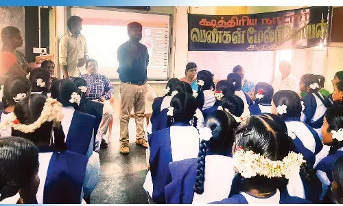 வளர் இளம்பெண்களுக்கு கல்வி கருத்தரங்கு