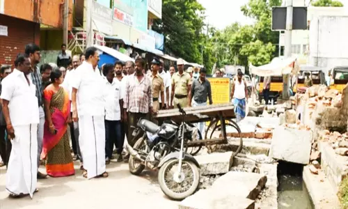 புனரமைப்பு பணியை அமைச்சர் ஆர்.காந்தி நேரில் ஆய்வு
