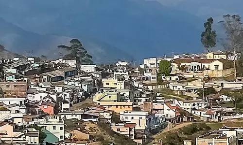 கொடைக்கானல் : பதிவு செய்யப்படாமல் இயங்கும் தங்கும் விடுதிகள் மீது நடவடிக்கை - கலெக்டர் எச்சரிக்கை