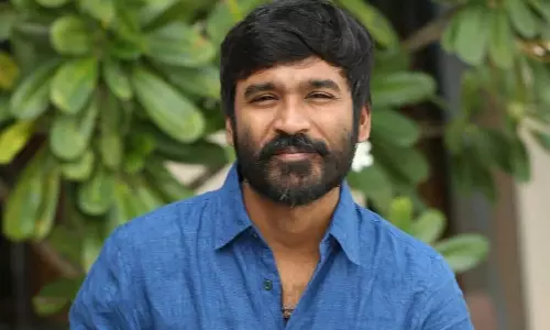 இணையத்தை கலக்கும் தனுஷின் லேட்டஸ்ட் புகைப்படம்