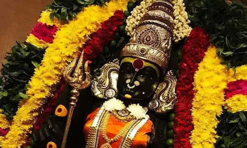 ஆடி வெள்ளி விரதம்: இன்று சுமங்கலிகளுக்கு மங்களப் பொருட்களை கொடுத்தால்...