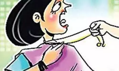 மூதாட்டியிடம் 5 பவுன் சங்கிலி பறிப்பு