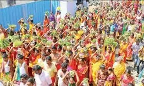 செல்வமாரியம்மன் கோவிலில் பால்குட ஊர்வலம்