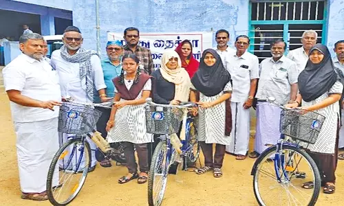 கடையநல்லூரில் மாணவிகளுக்கு விலையில்லா சைக்கிள்