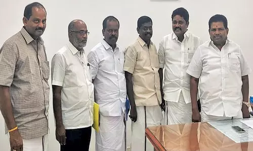 கால்நடை மருத்துவமனைகள் அமைத்து தர கோரி அமைச்சர் அனிதா ராதாகிருஷ்ணனிடம் தென்காசி தெற்கு மாவட்ட தி.மு.க. சார்பில் மனு