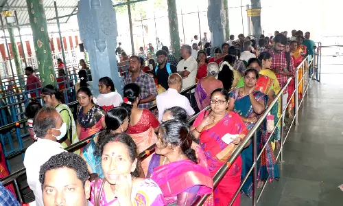 கோவையில் அம்மன் கோவில்களில் சிறப்பு வழிபாடு நடத்திய பக்தர்கள்