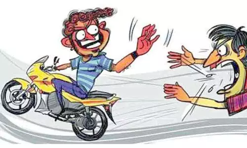 போதையில் மோட்டார் சைக்கிளை இழந்த என்ஜினீயரிங் கல்லூரி ஊழியர்