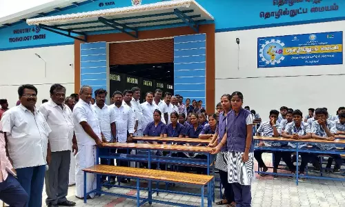 கடகத்தூர் அரசு தொழில் பயிற்சி நிலைய மாணவர்களுக்கு  டெஸ்க், பெஞ்சுகள்