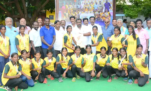 சிவகங்கை பெண்கள் அணிக்கு பாராட்டு