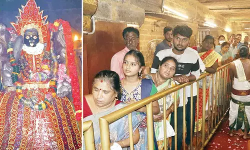 ஆடி முதல் வெள்ளி; புன்னைநல்லூர் மாரியம்மன் கோவிலில் சிறப்பு வழிபாடு