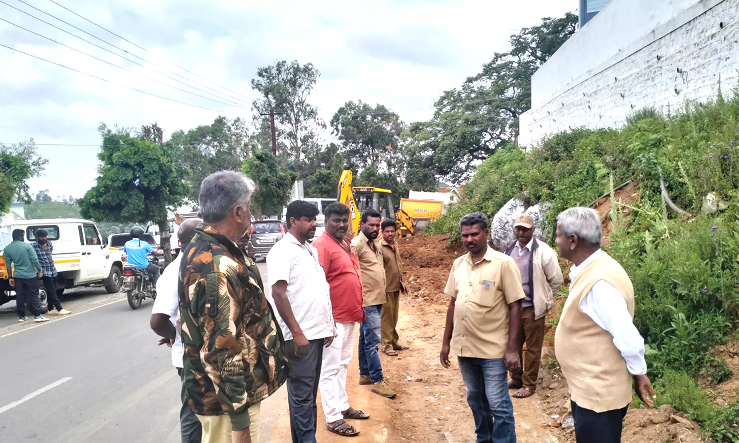 கோத்தகிரி மார்க்கெட் சாலையில் நடைபாதை சீரமைப்பு கோத்தகிரி மார்க்கெட் சாலையில் நடைபாதை சீரமைப்பு