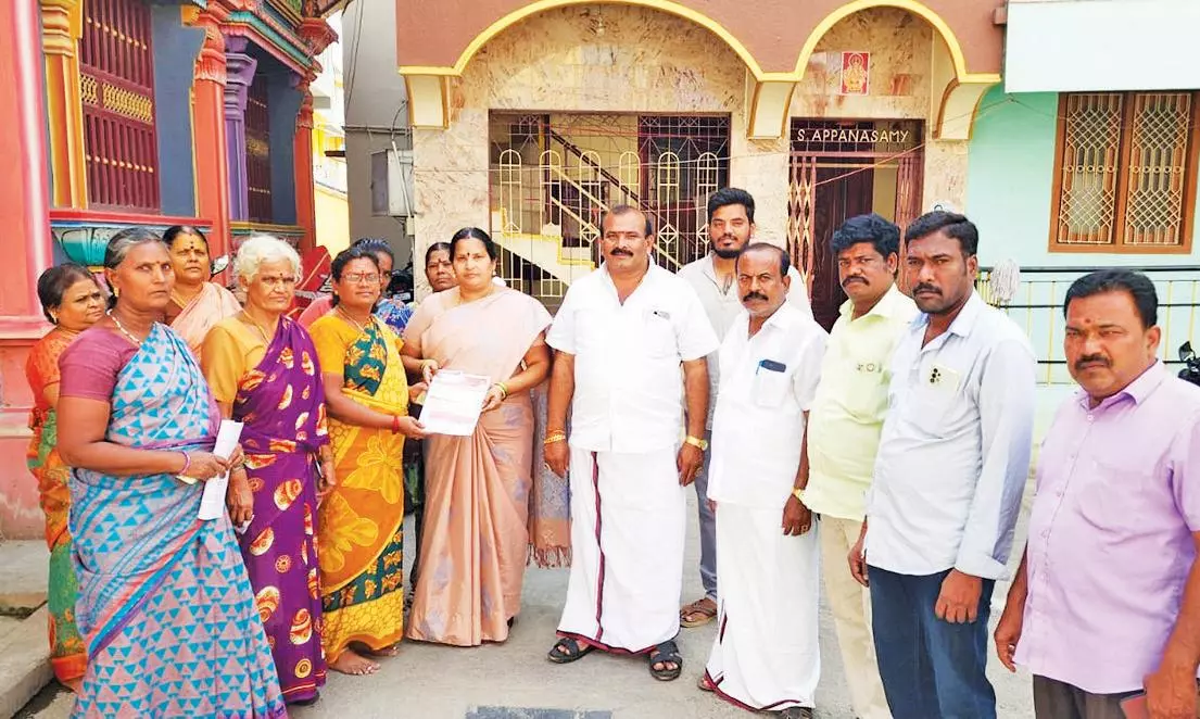 கலைஞர் மகளிர் உரிமை தொகை திட்ட விண்ணப்ப படிவம் வழங்கல் கலைஞர் மகளிர் உரிமை தொகை திட்ட விண்ணப்ப படிவம் வழங்கல்