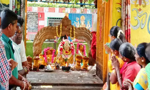 பண்ணைக்காடு மயான காளியம்மன் கோவிலில் சிறப்பு வழிபாடு