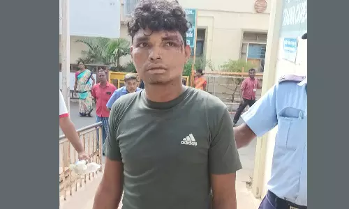 குடிசை மாற்று வாரிய குடியிருப்புக்குள் புகுந்து பெண்களிடம் ரகளை- வடமாநில வாலிபர் மீது சரமாரி தாக்குதல்