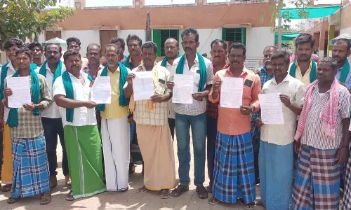நிலக்கோட்டை: வேளாண்மை துறை அலுவலகத்தை விவசாயிகள் முற்றுகை