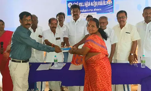 கவுந்தப்பாடி மத்திய கூட்டுறவு வங்கி சார்பில் நெசவாளர்கள் 60 பேருக்கு ரூ.30 லட்சம் கடன்