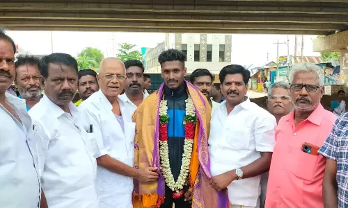 சர்வதேச தடகள வீரருக்கு உற்சாக வரவேற்பு