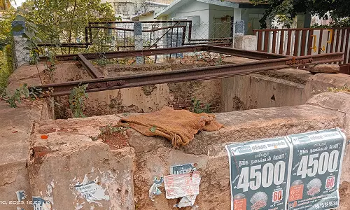 புளியம்பட்டியில் பாதுகாப்பு இன்றி திறந்து கிடக்கும் கிணறு