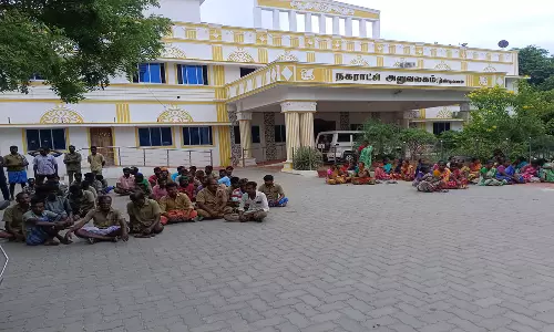 திண்டிவனம் நகராட்சியில்  தூய்மை பணியாளர்கள் உள்ளிருப்பு போராட்டம்