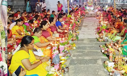 திருவதிகை  வீரட்டானேசுவரர் கோவிலில் 1008 திருவிளக்கு பூஜை