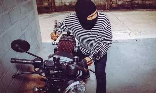 நகை, செல்போன் அபேஸ்