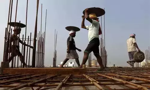 கட்டிட தொழிாளர்களுக்கு சம்பளத்துடன் பயிற்சி