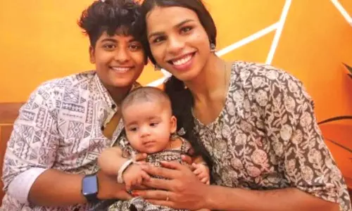 குழந்தையின் பிறப்பு சான்றிதழில் பெற்றோர் என குறிப்பிடவேண்டும்- கேரள திருநங்கை தம்பதி ஐகோர்ட்டில் வழக்கு