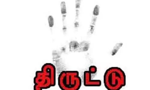 சிங்காநல்லூரில் தாய்-மகள் சென்ற மொபட் மீது ஆட்டோவை மோதி வழிப்பறி