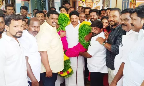 தி.மு.க. மாணவரணி அமைப்பாளர்கள் மணிமாறனிடம் வாழ்த்து