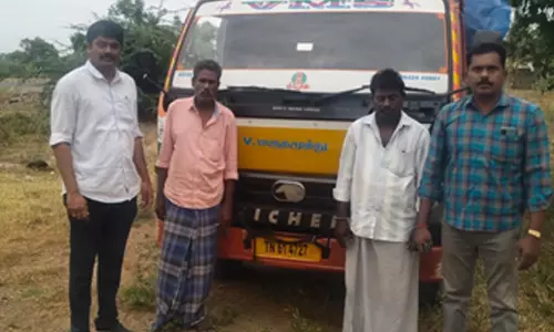 பழுதடைந்த தார் சாலையை சீரமைத்த தர கோரிக்கை