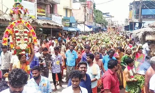 சீர்காழி பத்ரகாளியம்மன் கோவிலில் பால்குட ஊர்வலம்