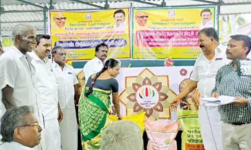 நாங்கூரில், விவசாயிகளுக்கு வேளாண் இடுபொருட்கள் வழங்கல்