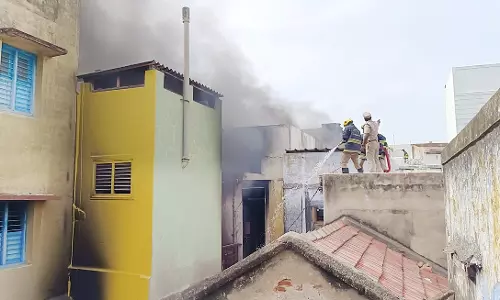 பிளாஸ்டிக் கடையில் மீண்டும் தீ விபத்து