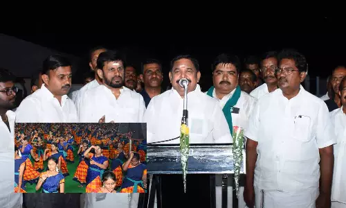 வள்ளி கும்மியாட்டத்தை ரசித்து பார்த்த எடப்பாடி பழனிசாமி- தமிழகம் முழுவதும் கும்மியாட்டம் நடைபெற உறுதுணையாக இருப்போம்