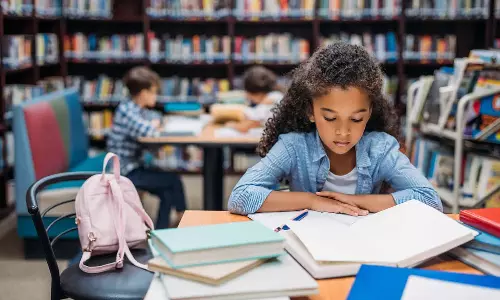 பிள்ளைகளின் வாசிப்பு பழக்கத்தை மேம்படுத்தும் வழிமுறைகள்