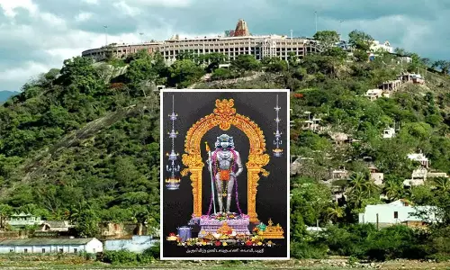 வார விடுமுறையான இன்று பழனியில் குவிந்த பக்தர்கள் கூட்டம்