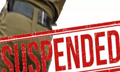 சேலத்தில் குடிபோதையில் ஓட்டலில் ரகளை செய்த சப்-இன்ஸ்பெக்டர், ஏட்டு அதிரடி சஸ்பெண்டு