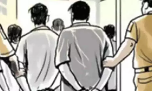 பள்ளி-கல்லூரி மாணவர்களுக்கு கஞ்சா விற்ற வாலிபர் கைது