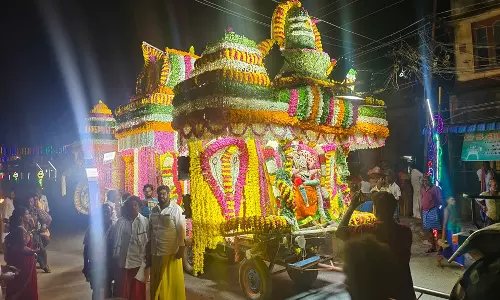 செஞ்சி மாரியம்மன் கோவிலில் பூப்பல்லக்கு திருவிழா