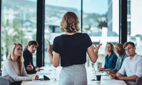 பெண்களே சவால்களை எதிர்கொண்டால் சாதனையாளர் ஆகலாம்...