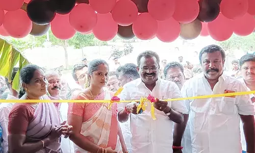 பயணியர் நிழற்குடை திறப்பு