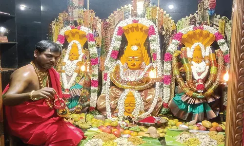 புளியங்குடி பவானி அம்மன் ஆலயத்தில் ஆடிப்பூர வளைகாப்பு