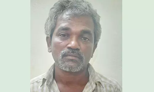 கள்ளக்காதலியுடன் கூட்டு சேர்ந்து சொத்தை தர மறுத்ததால் தந்தையை லாரி ஏற்றி கொன்றேன்- கைதான மகன் வாக்கு மூலம்