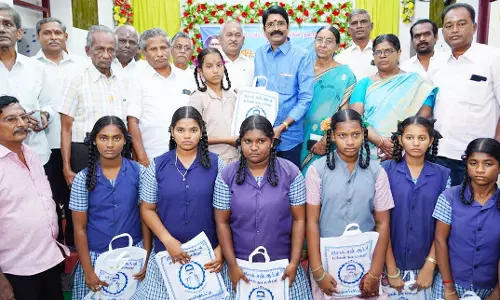 மாணவ, மாணவிகளுக்கு நோட்டு புத்தகம் வழங்கும் விழா