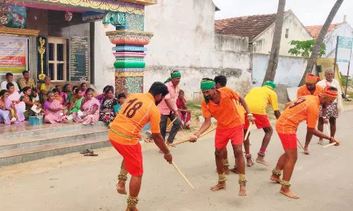 கலை நிகழ்ச்சிகள் மூலம் வேளாண் திட்டங்கள் விளக்கம்