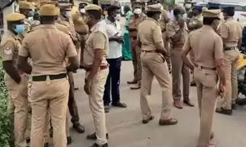 பாதயாத்திரை செல்ல முயன்றவர்களத தடுத்து நிறுத்திய போலீசார்